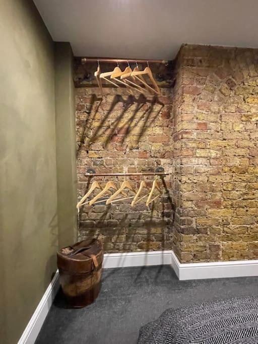 Exposed Brick Flat Finsbury Park Londra